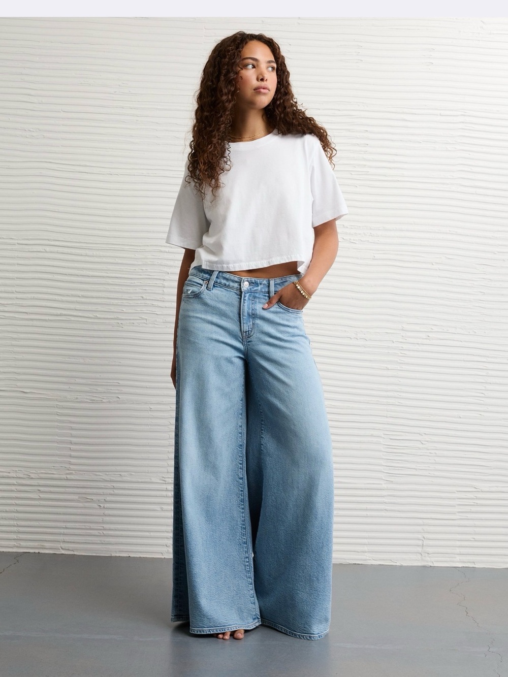American Eagle Outfitters Women’s Wide-Leg Light Blue Jeans